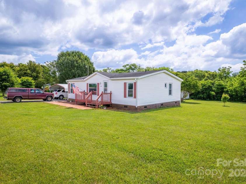 707 Cool Spring Road, Statesville, NC 28625.  MLS# CAR4142218, YatesRealty ID 6588. 