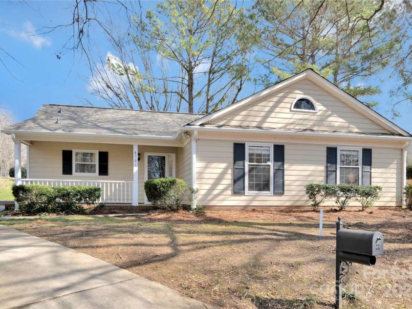 8701 Gainsford Court, Charlotte, NC 28210.  MLS# CAR4225372, YatesRealty ID 6589. 
