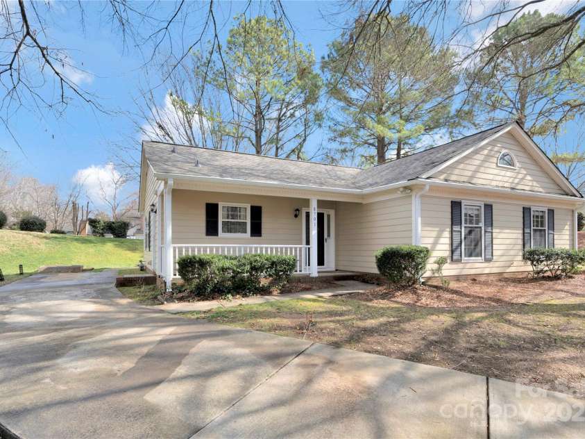 8701 Gainsford Court, Charlotte, NC 28210.  MLS# CAR4225372, YatesRealty ID 6589. 