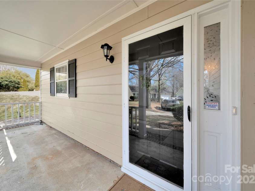 8701 Gainsford Court, Charlotte, NC 28210.  MLS# CAR4225372, YatesRealty ID 6589. 