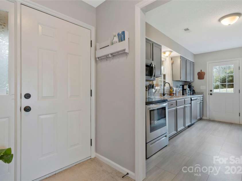 8701 Gainsford Court, Charlotte, NC 28210.  MLS# CAR4225372, YatesRealty ID 6589. 