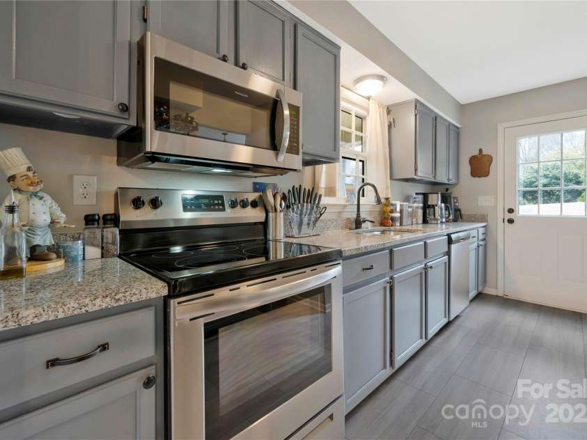 8701 Gainsford Court, Charlotte, NC 28210.  MLS# CAR4225372, YatesRealty ID 6589. 