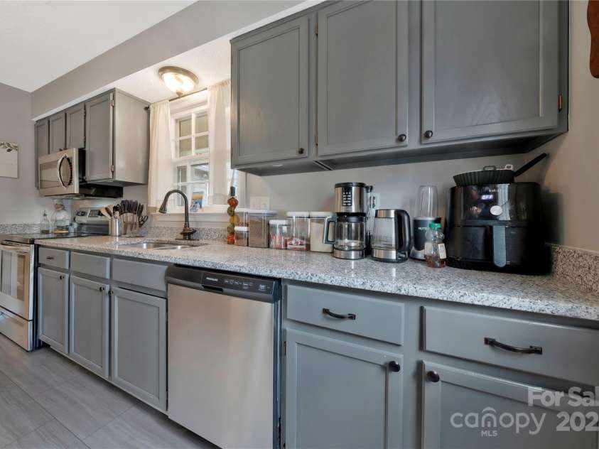 8701 Gainsford Court, Charlotte, NC 28210.  MLS# CAR4225372, YatesRealty ID 6589. 