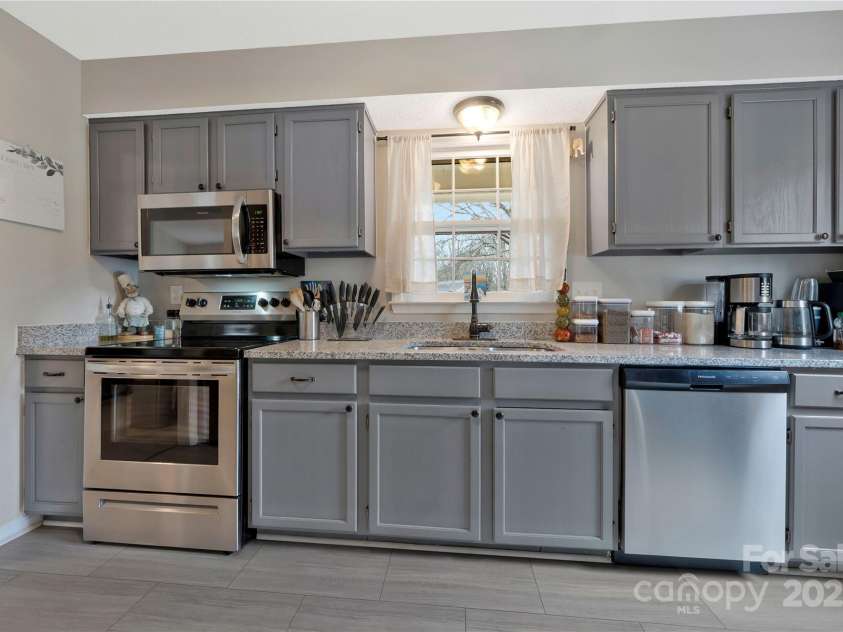 8701 Gainsford Court, Charlotte, NC 28210.  MLS# CAR4225372, YatesRealty ID 6589. 
