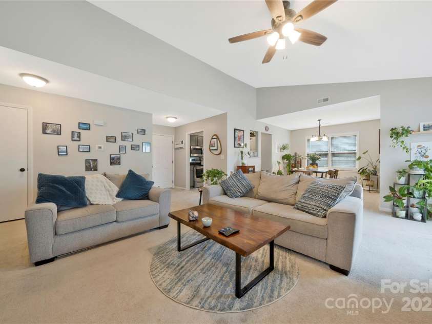 8701 Gainsford Court, Charlotte, NC 28210.  MLS# CAR4225372, YatesRealty ID 6589. 