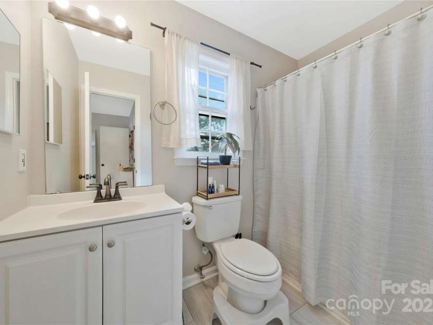 8701 Gainsford Court, Charlotte, NC 28210.  MLS# CAR4225372, YatesRealty ID 6589. 