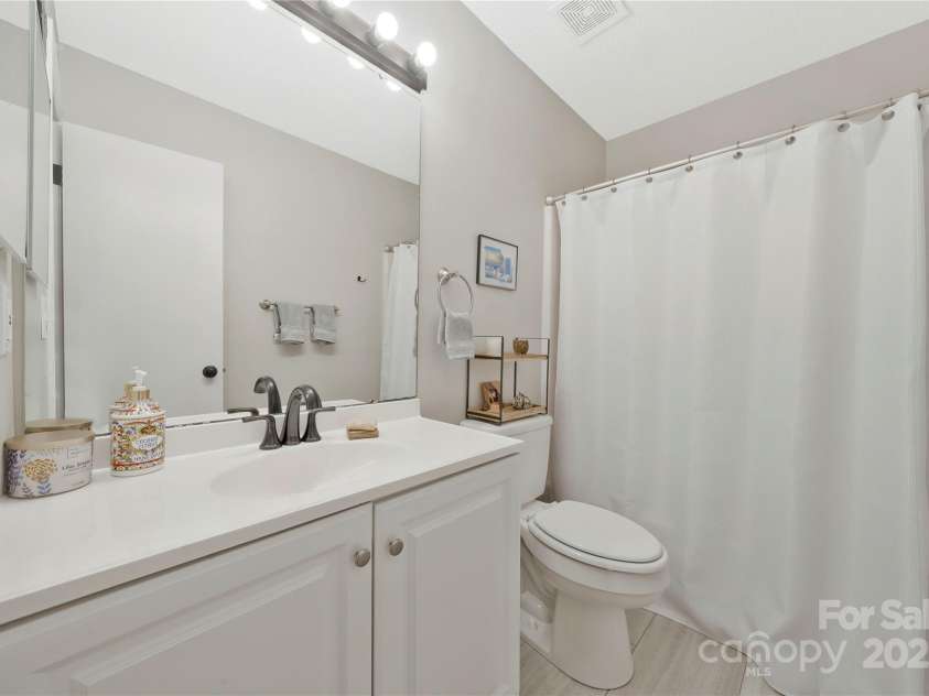 8701 Gainsford Court, Charlotte, NC 28210.  MLS# CAR4225372, YatesRealty ID 6589. 