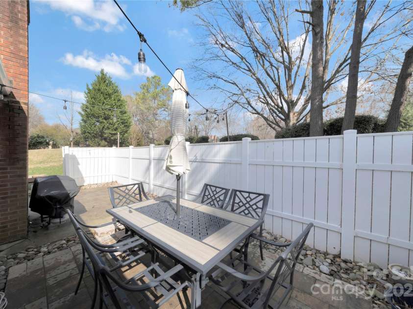 8701 Gainsford Court, Charlotte, NC 28210.  MLS# CAR4225372, YatesRealty ID 6589. 