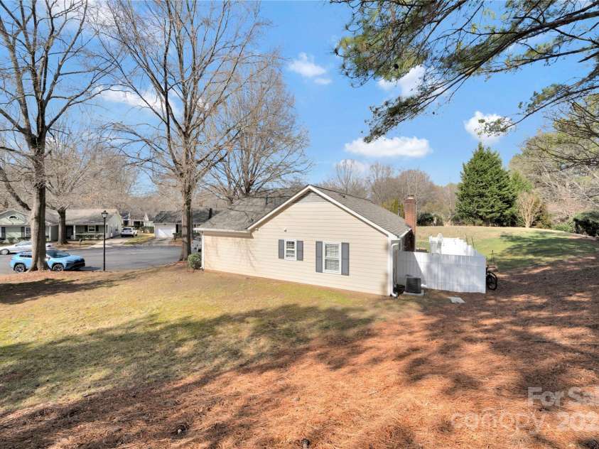8701 Gainsford Court, Charlotte, NC 28210.  MLS# CAR4225372, YatesRealty ID 6589. 