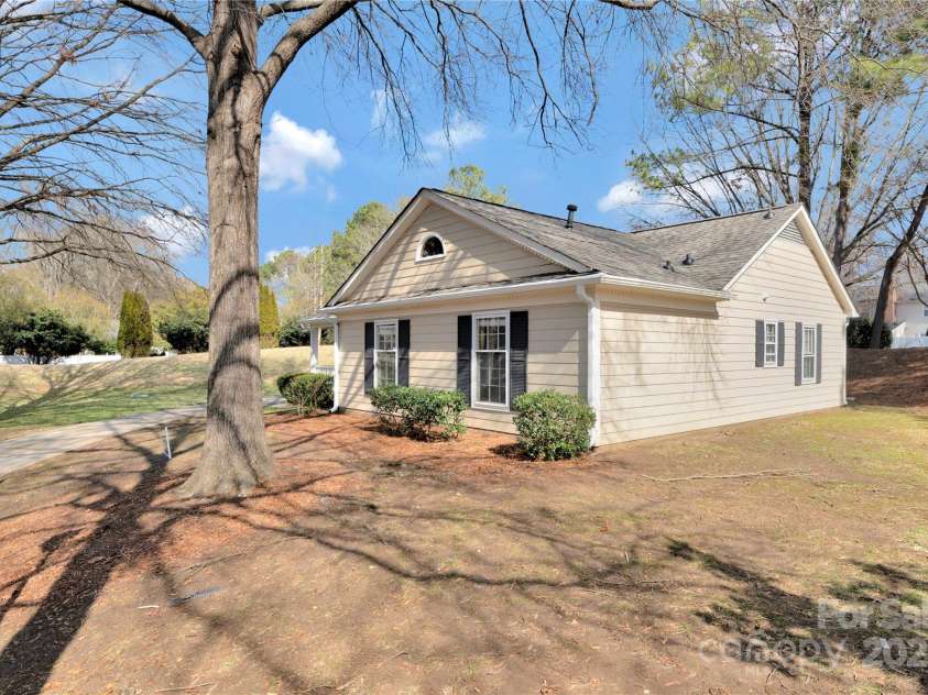 8701 Gainsford Court, Charlotte, NC 28210.  MLS# CAR4225372, YatesRealty ID 6589. 