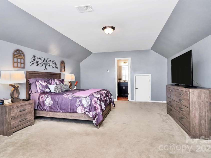 204 Kingston Drive, Mount Holly, NC 28120.  MLS# CAR4280929, YatesRealty ID 659. 