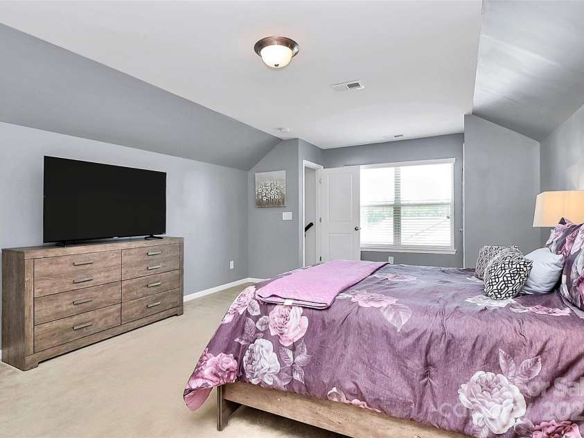 204 Kingston Drive, Mount Holly, NC 28120.  MLS# CAR4280929, YatesRealty ID 659. 