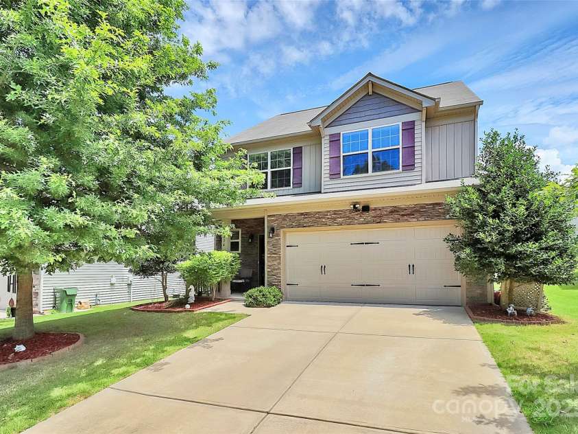 204 Kingston Drive, Mount Holly, NC 28120.  MLS# CAR4280929, YatesRealty ID 659. Welcome home!