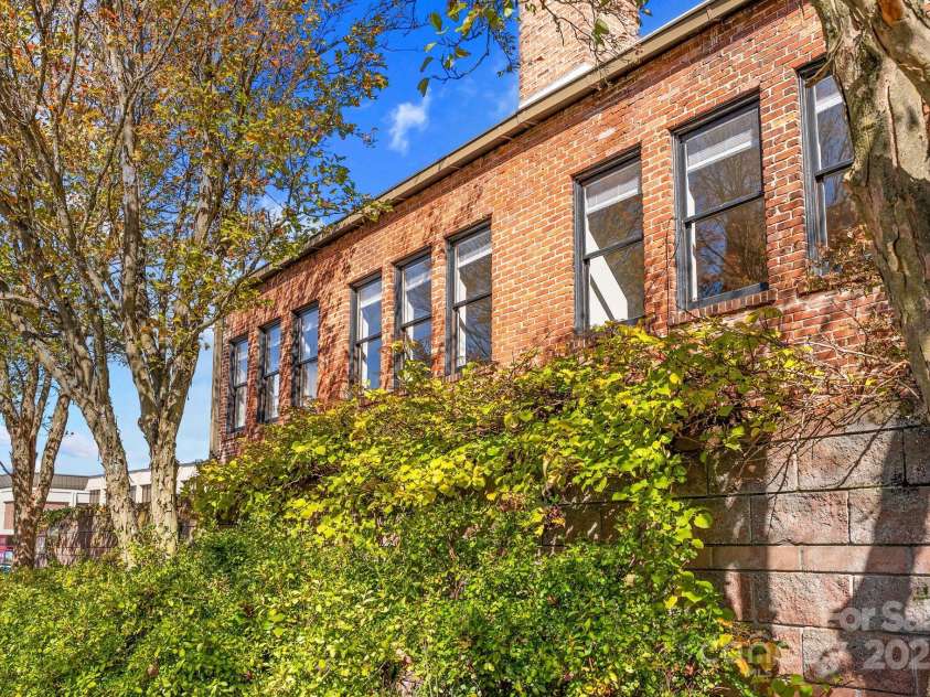 60 Haywood Street, Asheville, NC 28801.  MLS# CAR4317577, YatesRealty ID 659. Ideal Downtown Setting 