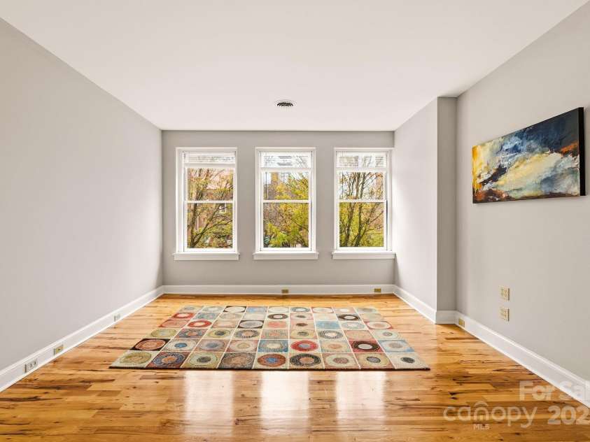 60 Haywood Street, Asheville, NC 28801.  MLS# CAR4317577, YatesRealty ID 659. Spacious Primary Bedroom