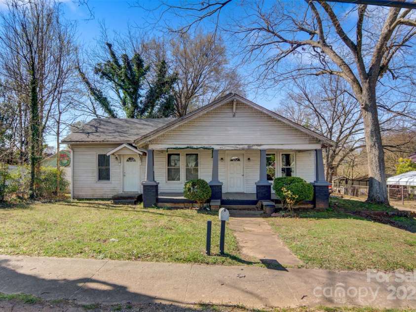 21 D Street, Newton, NC 28658.  MLS# CAR4244629, YatesRealty ID 6591. 