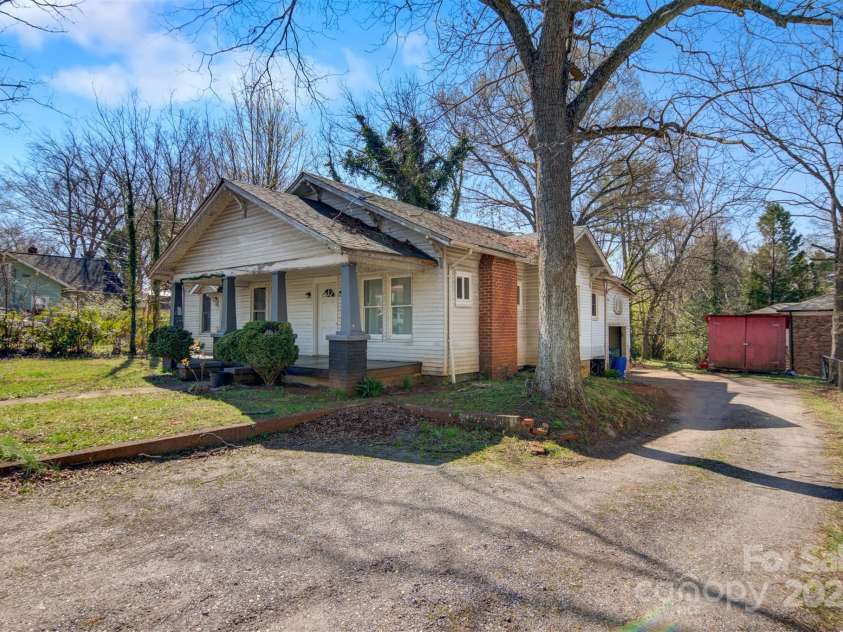 21 D Street, Newton, NC 28658.  MLS# CAR4244629, YatesRealty ID 6591. 