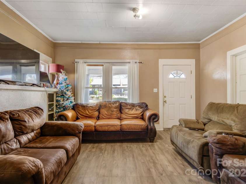 21 D Street, Newton, NC 28658.  MLS# CAR4244629, YatesRealty ID 6591. 