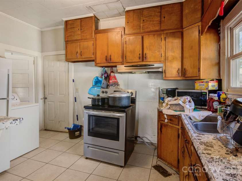 21 D Street, Newton, NC 28658.  MLS# CAR4244629, YatesRealty ID 6591. 