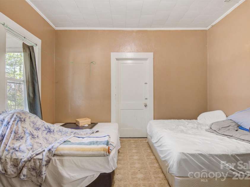 21 D Street, Newton, NC 28658.  MLS# CAR4244629, YatesRealty ID 6591. 
