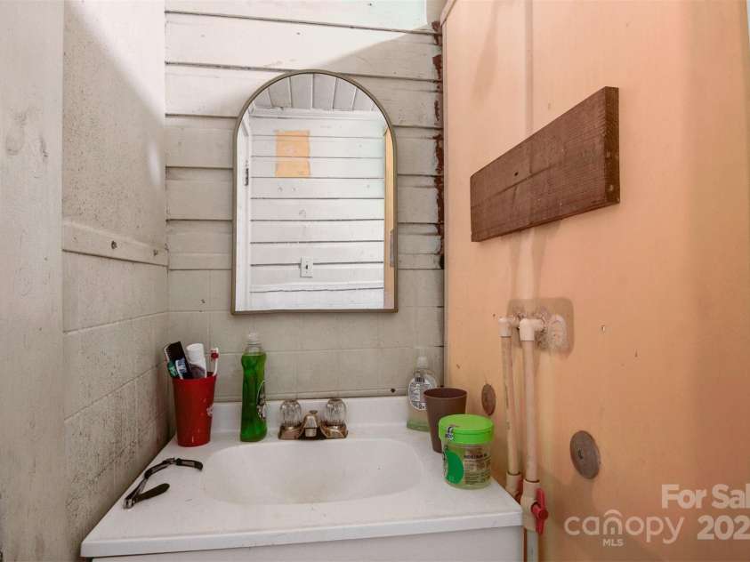 21 D Street, Newton, NC 28658.  MLS# CAR4244629, YatesRealty ID 6591. 