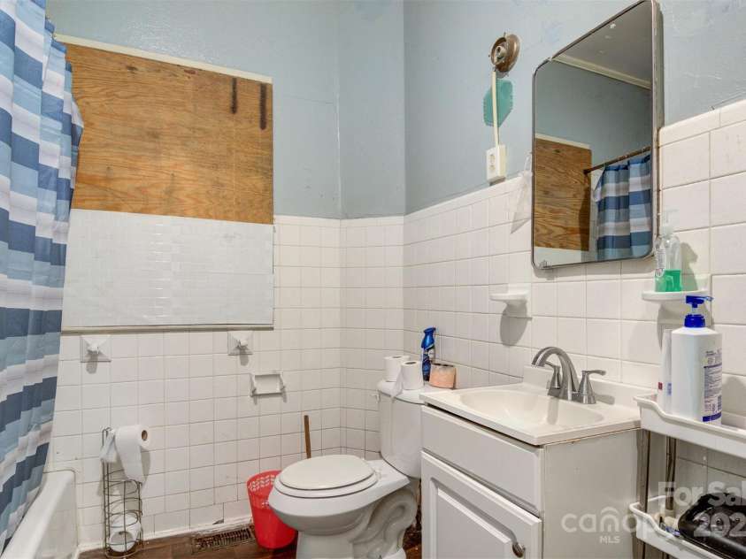 21 D Street, Newton, NC 28658.  MLS# CAR4244629, YatesRealty ID 6591. 