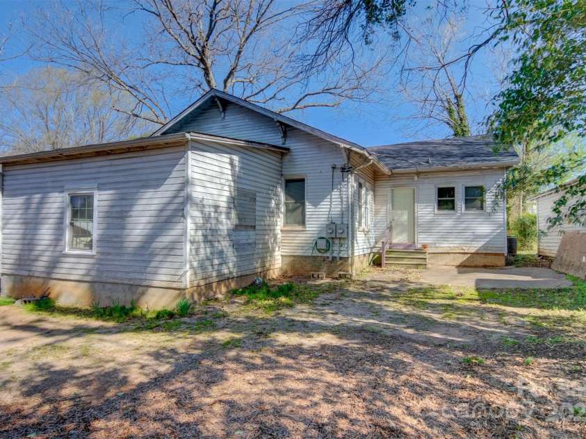 21 D Street, Newton, NC 28658.  MLS# CAR4244629, YatesRealty ID 6591. 
