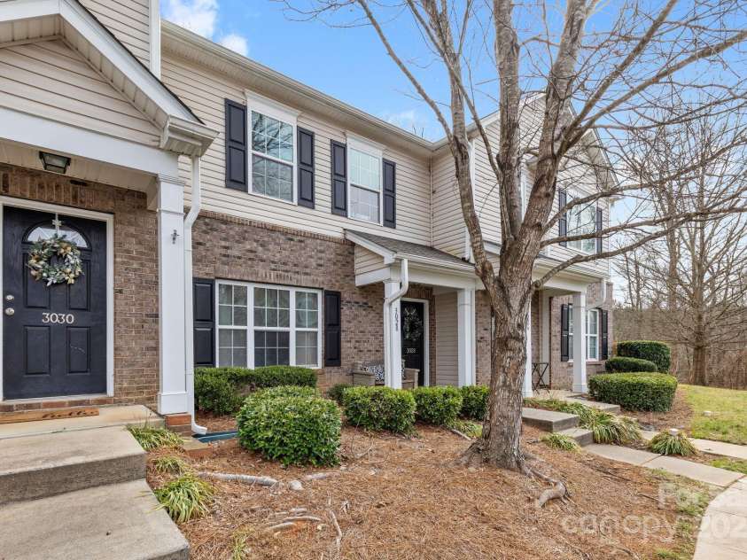 3028 Summerfield Ridge Lane, Matthews, NC 28105.  MLS# CAR4219617, YatesRealty ID 6596. 3028 Summerfield Ridge Ln., nestled in the back of the neighborhood