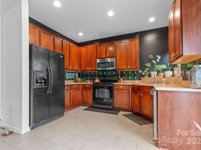 3028 Summerfield Ridge Lane, Matthews, NC 28105.  MLS# CAR4219617, YatesRealty ID 6596. 