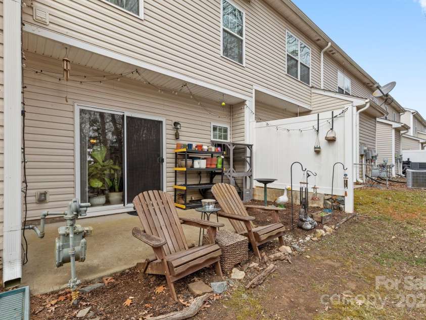 3028 Summerfield Ridge Lane, Matthews, NC 28105.  MLS# CAR4219617, YatesRealty ID 6596. 