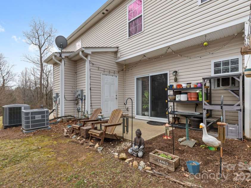 3028 Summerfield Ridge Lane, Matthews, NC 28105.  MLS# CAR4219617, YatesRealty ID 6596. 