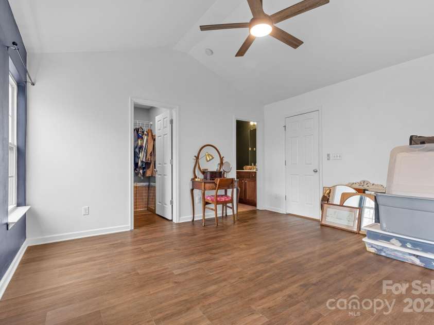 3028 Summerfield Ridge Lane, Matthews, NC 28105.  MLS# CAR4219617, YatesRealty ID 6596. Primary features en-suite bath and walk-in closet