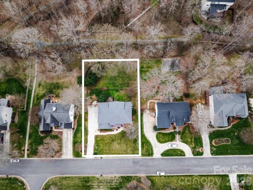 5803 Silver Creek Drive, Waxhaw, NC 28173.  MLS# CAR4350110, YatesRealty ID 6596. 