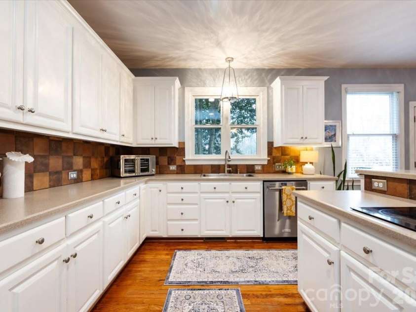 5803 Silver Creek Drive, Waxhaw, NC 28173.  MLS# CAR4350110, YatesRealty ID 6596. 