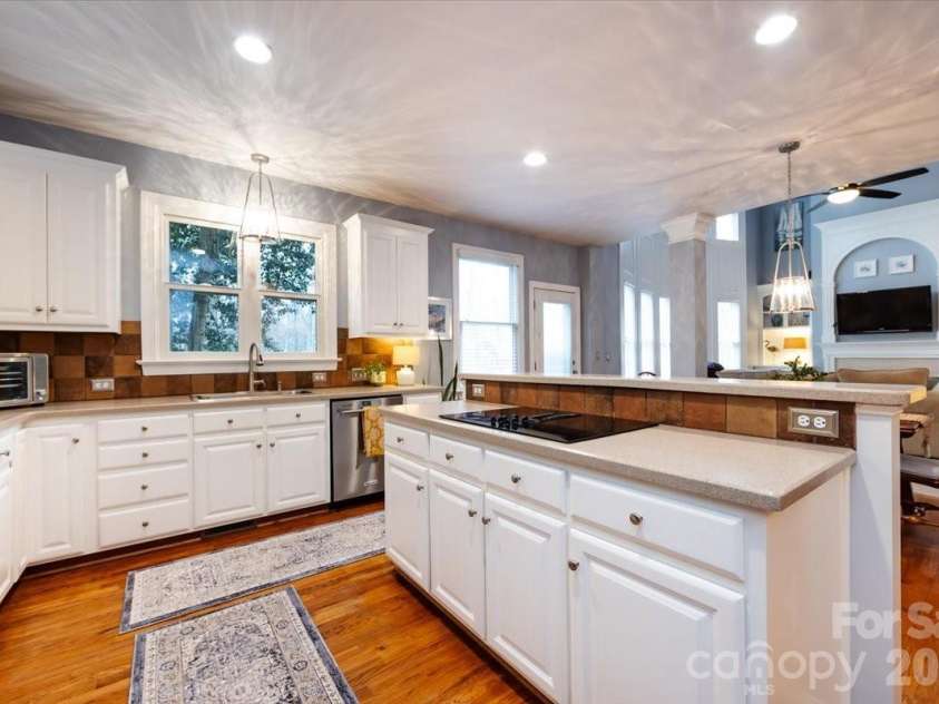 5803 Silver Creek Drive, Waxhaw, NC 28173.  MLS# CAR4350110, YatesRealty ID 6596. 