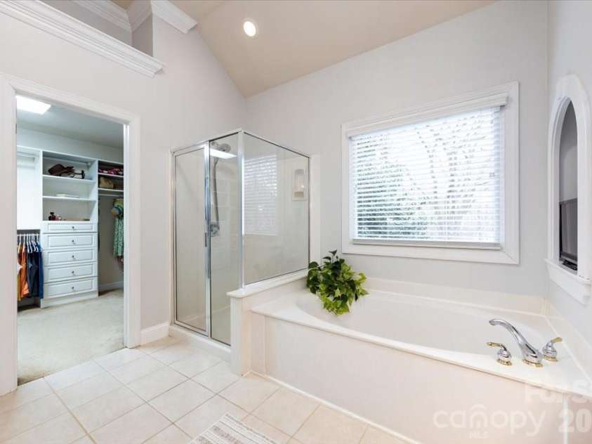 5803 Silver Creek Drive, Waxhaw, NC 28173.  MLS# CAR4350110, YatesRealty ID 6596. 