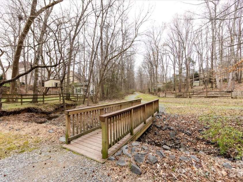 5803 Silver Creek Drive, Waxhaw, NC 28173.  MLS# CAR4350110, YatesRealty ID 6596. 