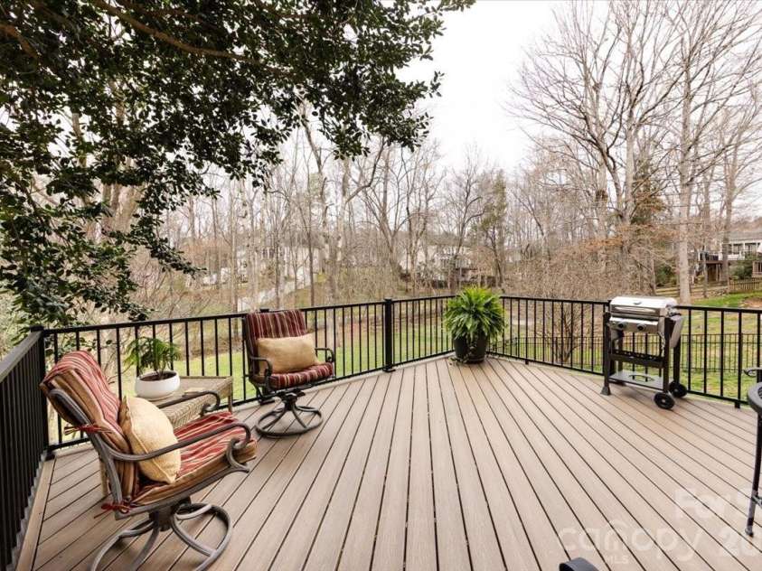 5803 Silver Creek Drive, Waxhaw, NC 28173.  MLS# CAR4350110, YatesRealty ID 6596. Beautiful elevated deck
