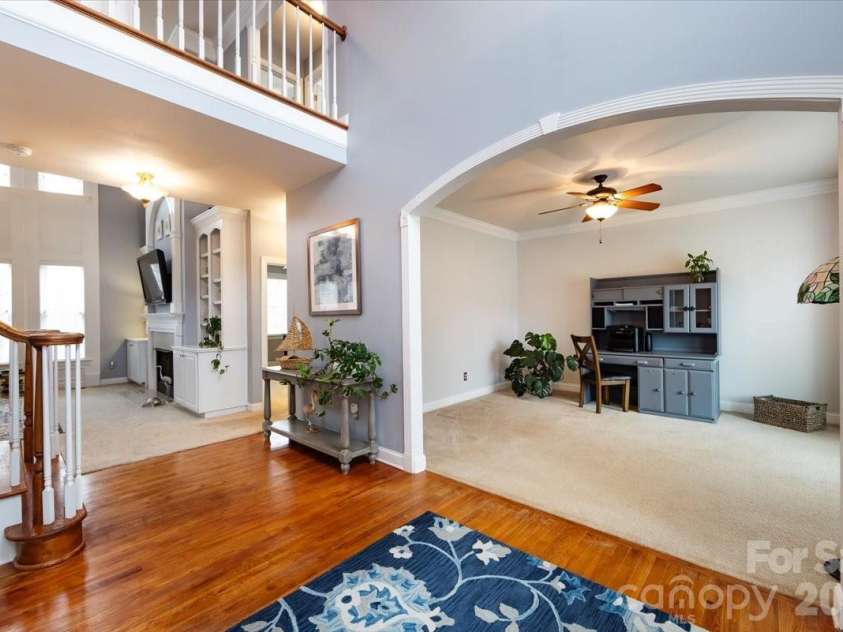 5803 Silver Creek Drive, Waxhaw, NC 28173.  MLS# CAR4350110, YatesRealty ID 6596. Entryway