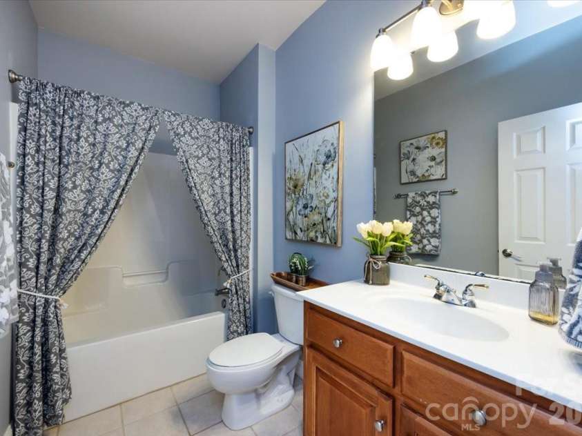 5803 Silver Creek Drive, Waxhaw, NC 28173.  MLS# CAR4350110, YatesRealty ID 6596. First Floor Full Bath