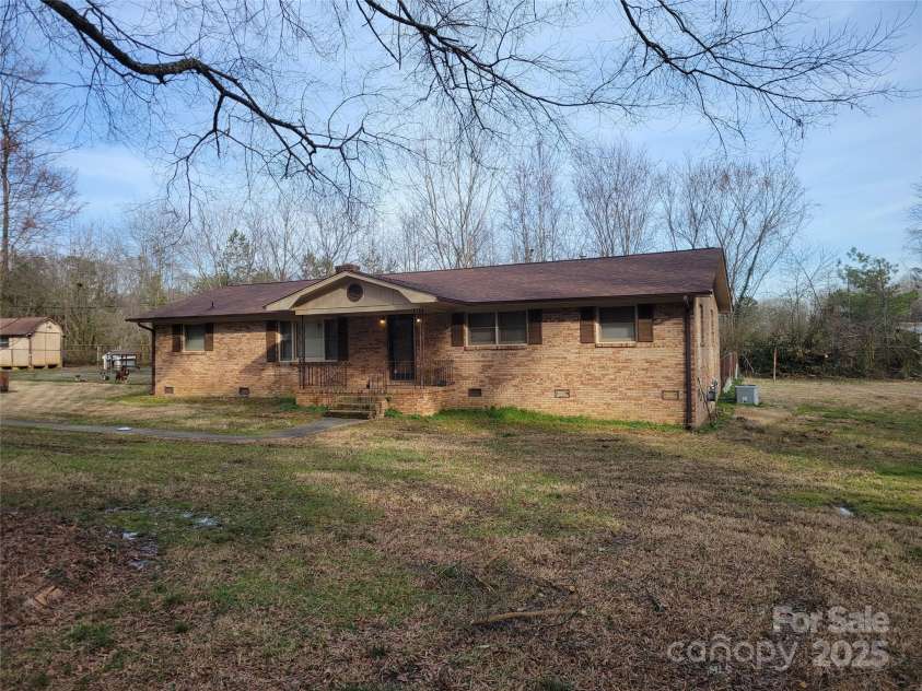 222 Weldon Circle, Mount Holly, NC 28120.  MLS# CAR4225171, YatesRealty ID 6597. 