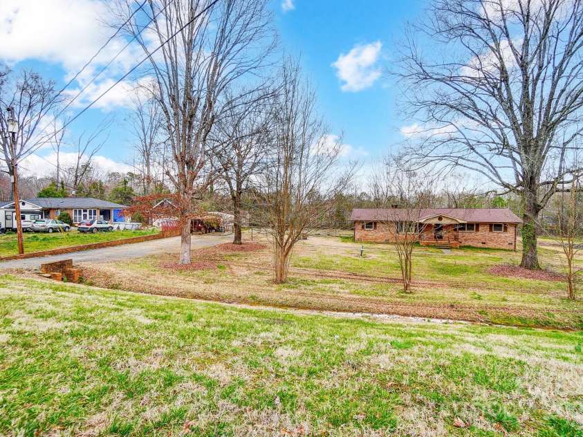 222 Weldon Circle, Mount Holly, NC 28120.  MLS# CAR4225171, YatesRealty ID 6597. 