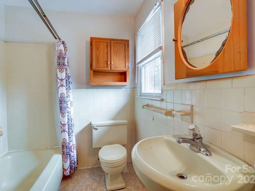 222 Weldon Circle, Mount Holly, NC 28120.  MLS# CAR4225171, YatesRealty ID 6597. 