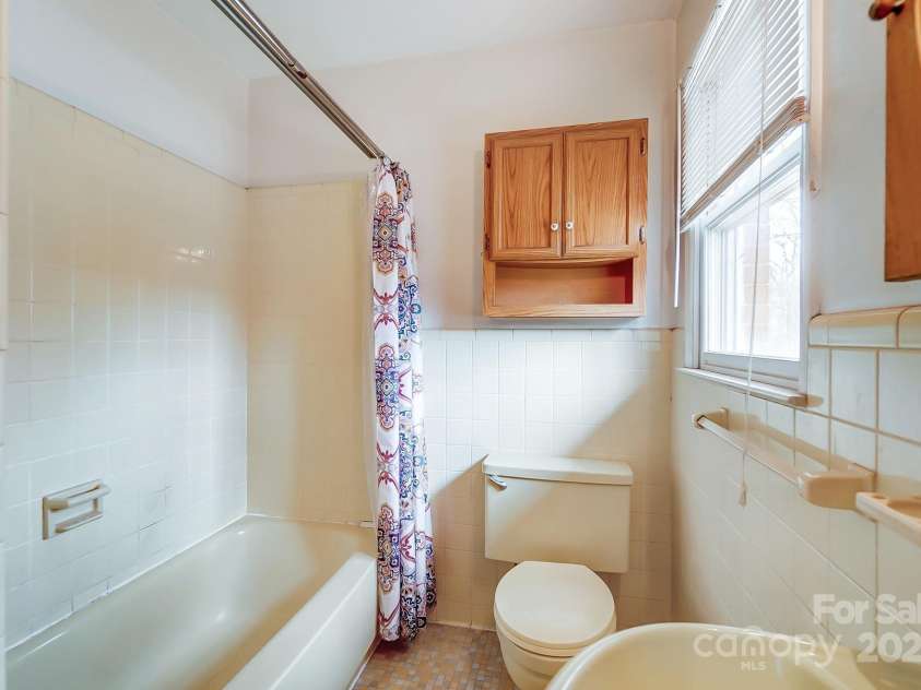 222 Weldon Circle, Mount Holly, NC 28120.  MLS# CAR4225171, YatesRealty ID 6597. 