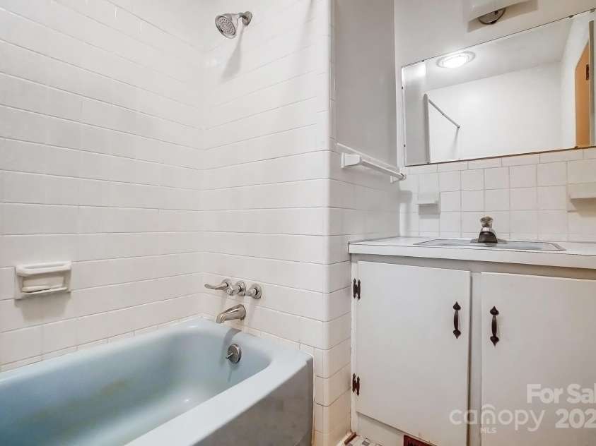 222 Weldon Circle, Mount Holly, NC 28120.  MLS# CAR4225171, YatesRealty ID 6597. 