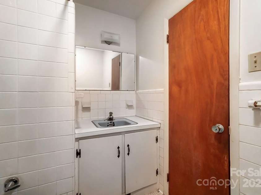 222 Weldon Circle, Mount Holly, NC 28120.  MLS# CAR4225171, YatesRealty ID 6597. 