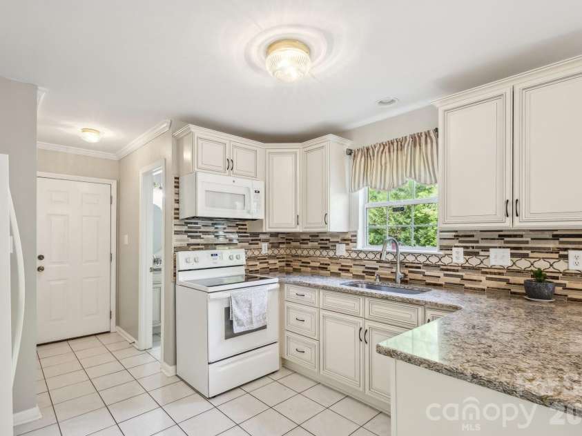 3223 Rheinwood Court, Matthews, NC 28105.  MLS# CAR4356431, YatesRealty ID 6599. 