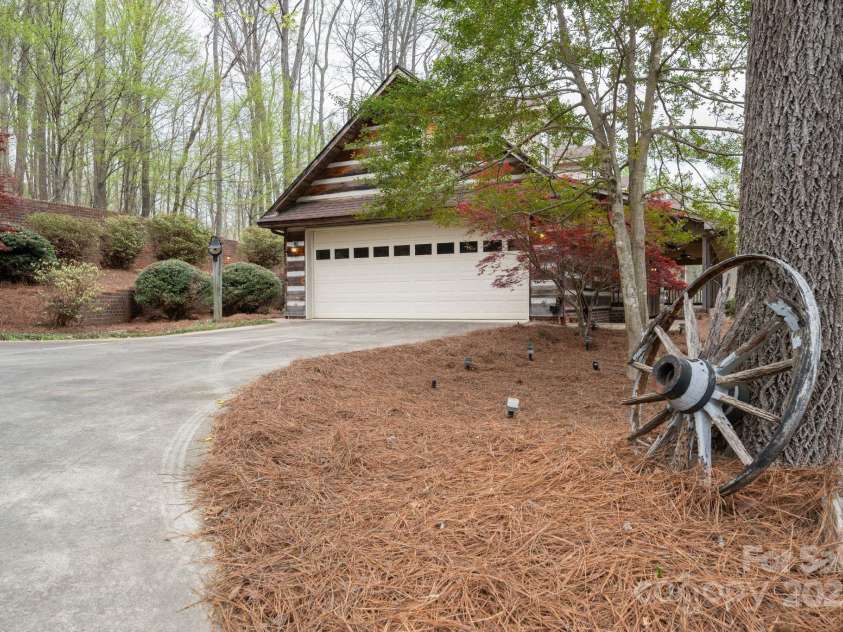 243 Terrie Drive, Winston Salem, NC 27107.  MLS# CAR4296605, YatesRealty ID 66. 