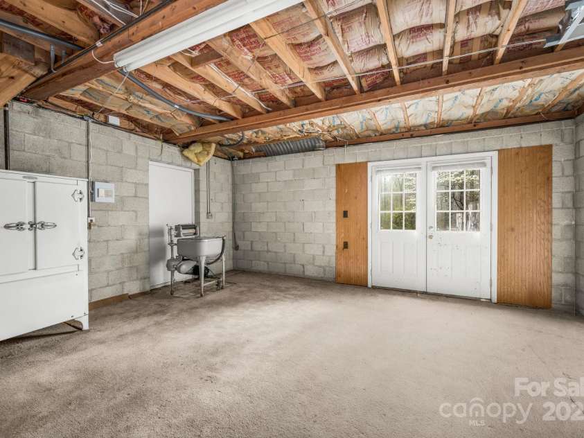 243 Terrie Drive, Winston Salem, NC 27107.  MLS# CAR4296605, YatesRealty ID 66. 