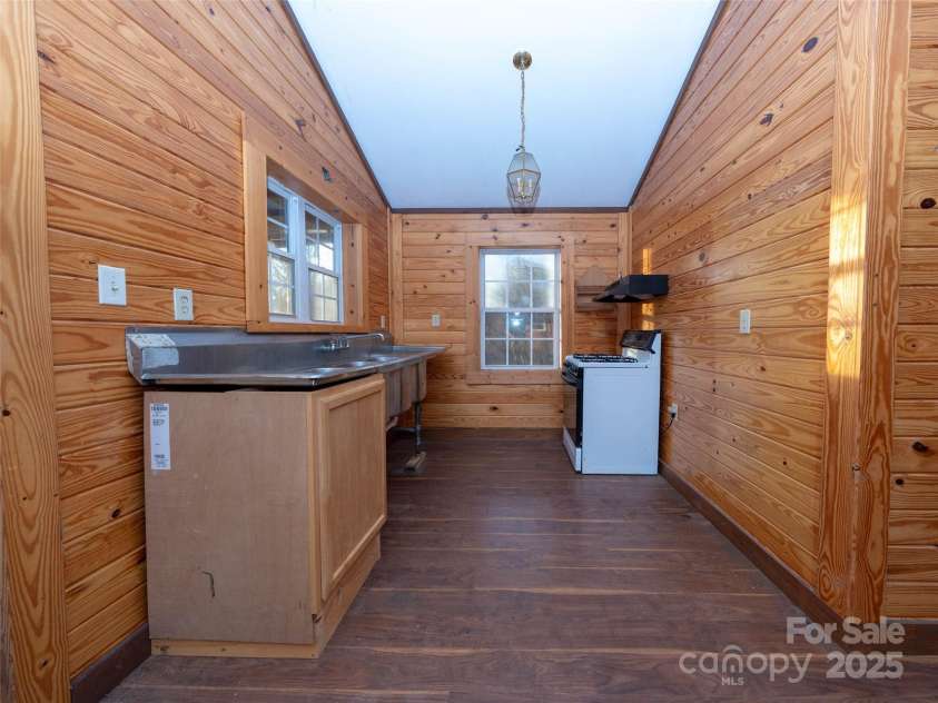 506 Rocky Acres Road, Canton, NC 28716.  MLS# CAR4327605, YatesRealty ID 660. 